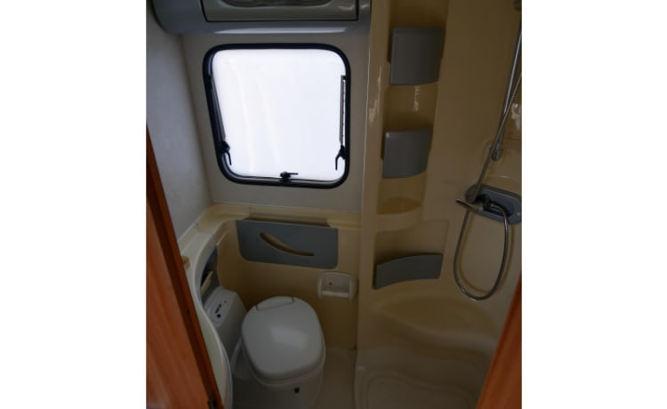 Camper familiare per 6 persone, alcova, Joint Euroliner