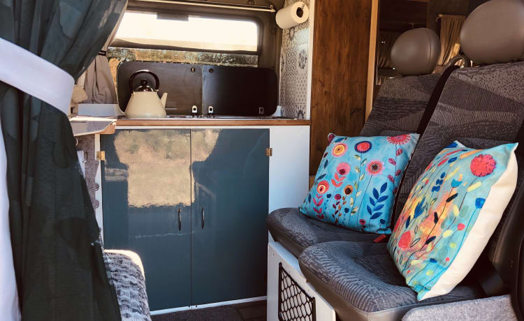 Sybil – 5 Berth Family Van Ready for Adventure