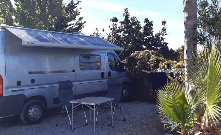 Bavaria Camp Marino – Bavaria Camp Marino : camping-car bus Fiat Ducato 2p pratique