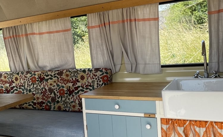 Unieke classic Ford Transit Caravanette