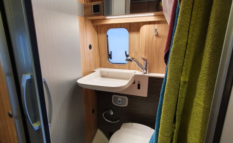 Hymer Grand Canyon, automatique, km gratuit, 4 personnes à partir de 2017