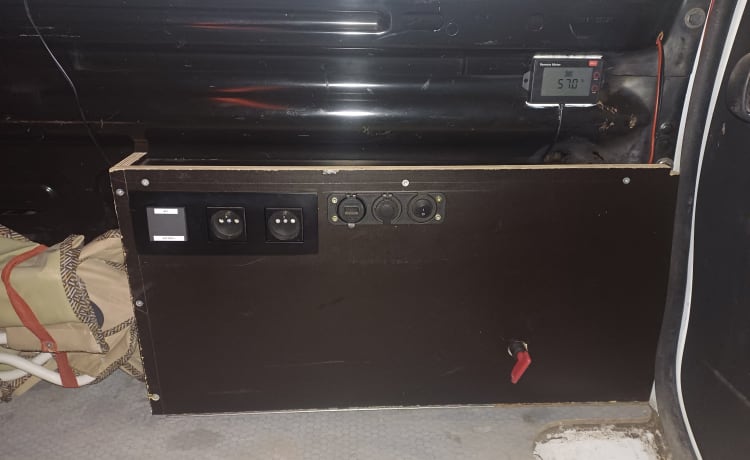 Zelfbouwcamper met dakhangmatten – 2p Renault campervan from 2015