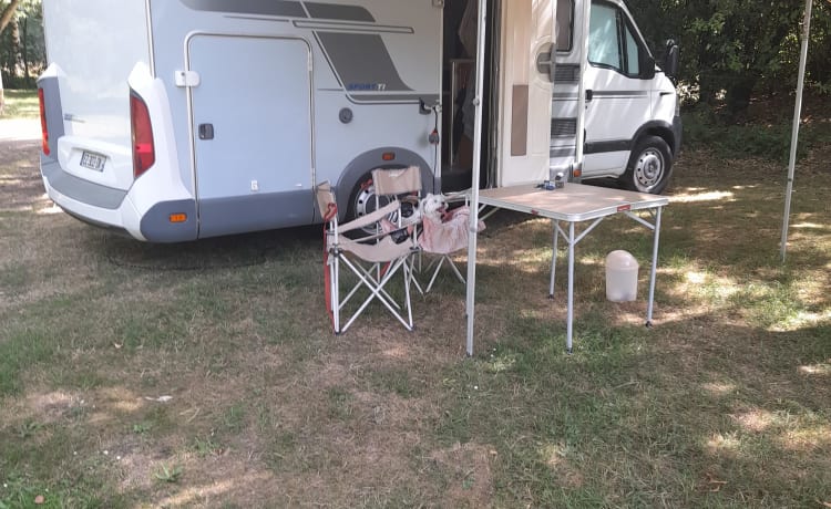 Le CathyChris – Camping car 4 sièges et 3 couchages