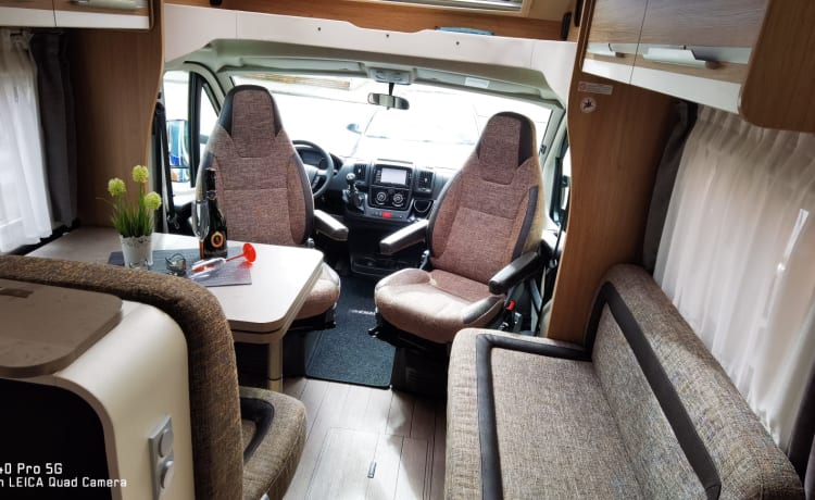 Rent a motorhome for 4 people cheaply, fully furnished