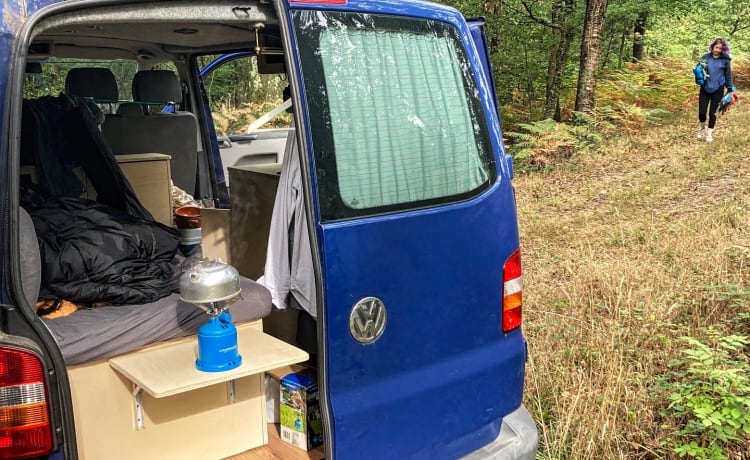 Blue Moon – Très beau VW T5 équipé à louer