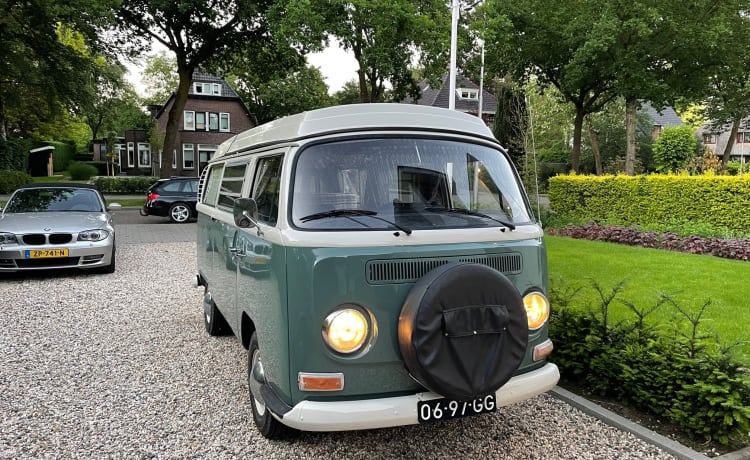 RetroT2 – Road trip in the Netherlands with this Retro T2 Volkswagen bus