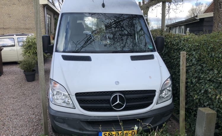 Voor levensgenieters – Camper autobus Mercedes. Completamente equipaggiato.