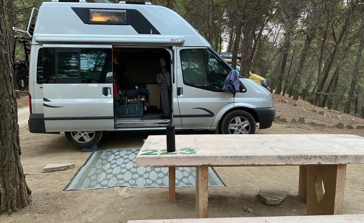 Practical and comfortable Ford Nugget with high roof