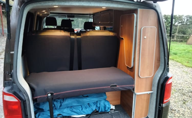 Vinnie – Volkswagen Wohnmobil mit 4 Schlafplätzen aus dem Jahr 2015