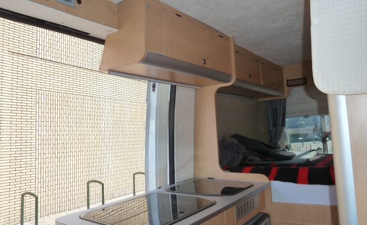 COMPACT MOTORHOME WITH ELECTRIC BIKE LIFT