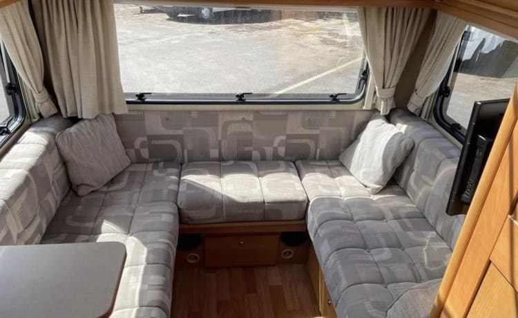 4 berth Peugeot Compass Avantgarde 145