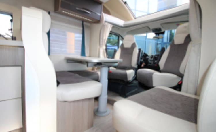 Titanium – Super mooie Chausson 4pers. Camper 