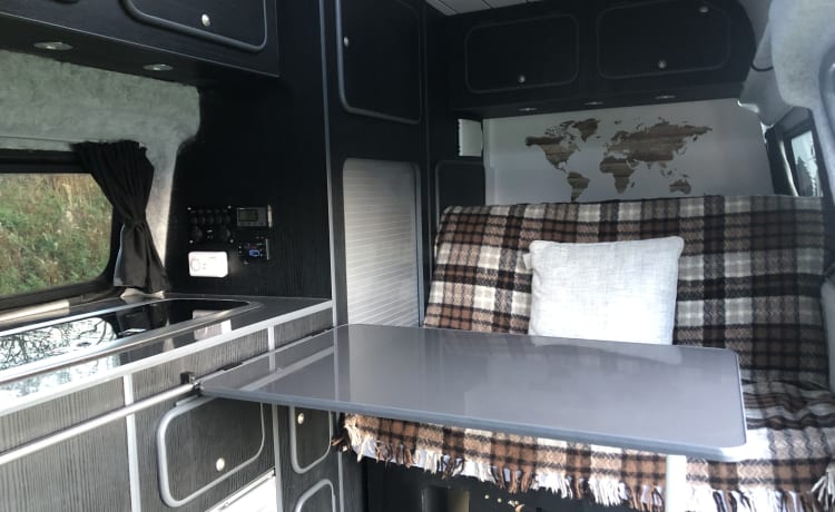 CONRAD – LUXURIÖSER OFF-GRID CAMPERVAN