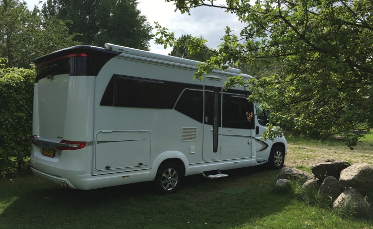 Notre maison blanche, un camping-car magnifique et extrêmement complet