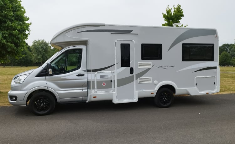 Gloednieuwe Roller Team Auto Roller 747, 6 geboorte luxe camper