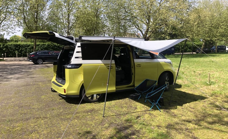 Op vakantie met deze volledig elektrische kampeer bus, de VW ID BuZz 🐝 