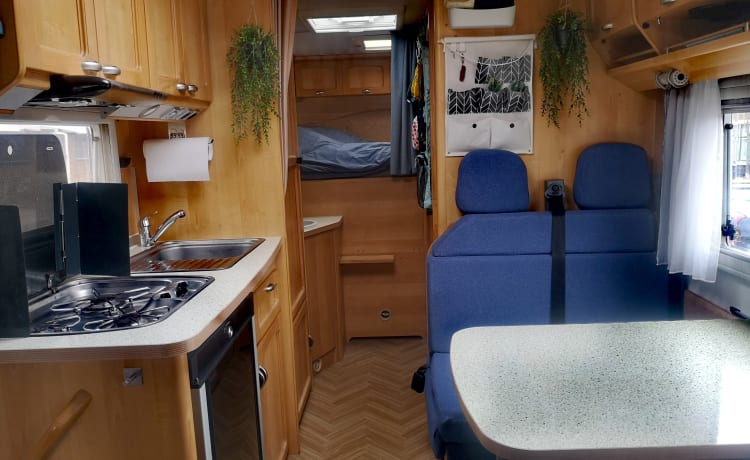 Camper intégral spacieux Bürstner Elegance 647I