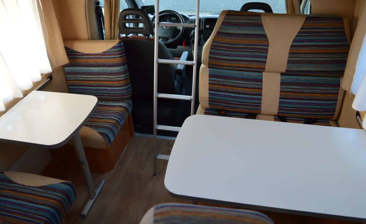 Beautiful complete and very neat 6-person camper (Fiat Ducato Joint S)