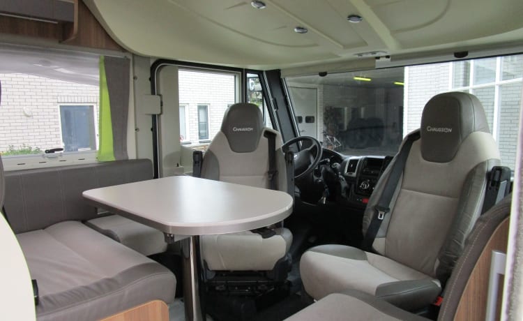 Ruime 4 persoons familiecamper Fiat Chausson