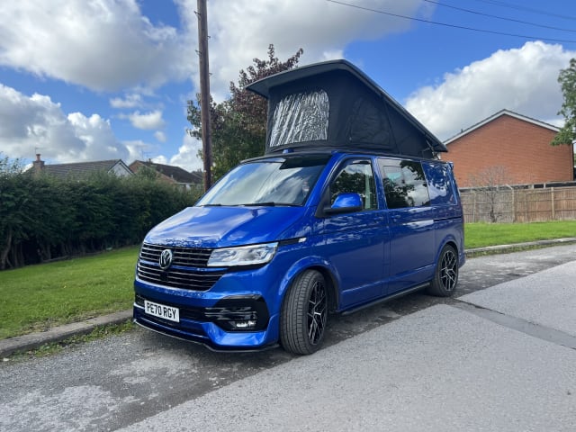 Bluey – 4 berth Volkswagen campervan from 2020