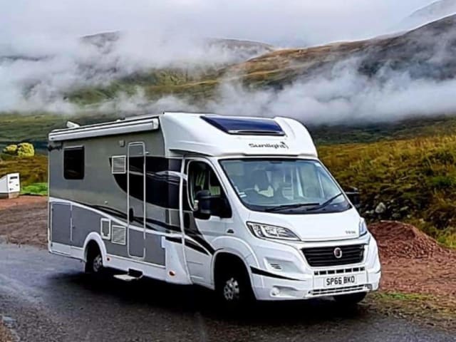 GEORGE  – 5 berth Fiat semi-integrated from 2016