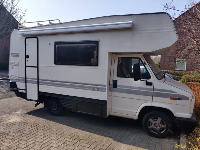 Leuke gezins retro camper (nog ruimte in de zomer!)