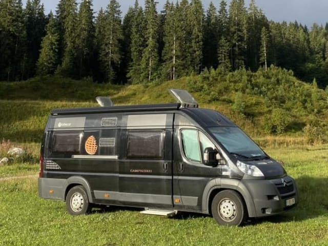 Lili & Otto – Campervan 2p