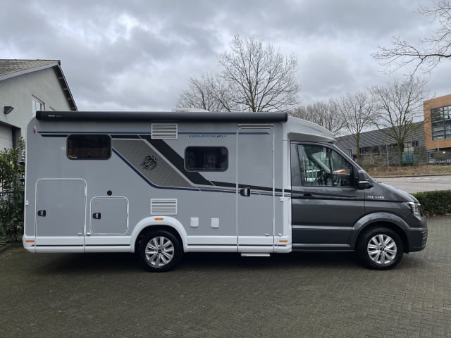 Luxury 2p Knaus semi-integrated