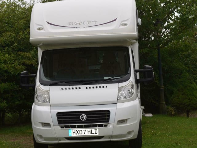 Susie – 5 berth pet friendly motorhome, based between Brighton and Gatwick