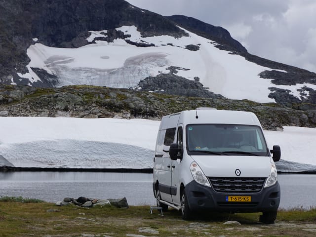 Vanneke – Veelzijdige camperbus met groot bed