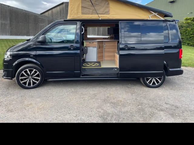 Buzz – 4 berth Volkswagen campervan from 2011