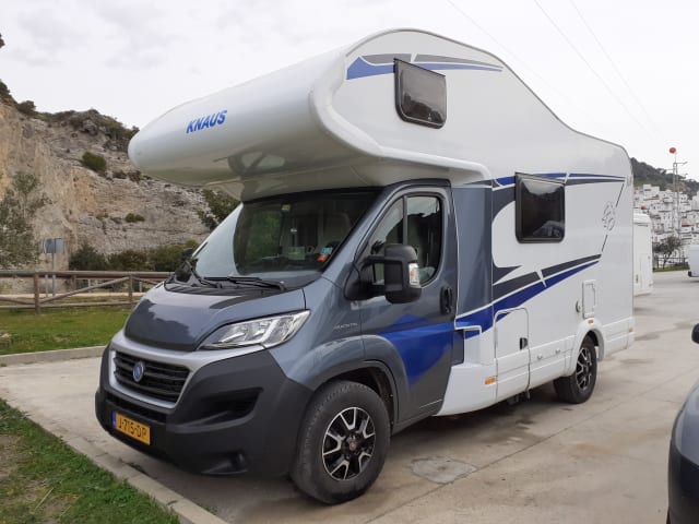 Top Camper met top aanbieding tot 40% korting. – 2 sur 4 pers. Fiat Alcove à partir de 2020 Automatique  