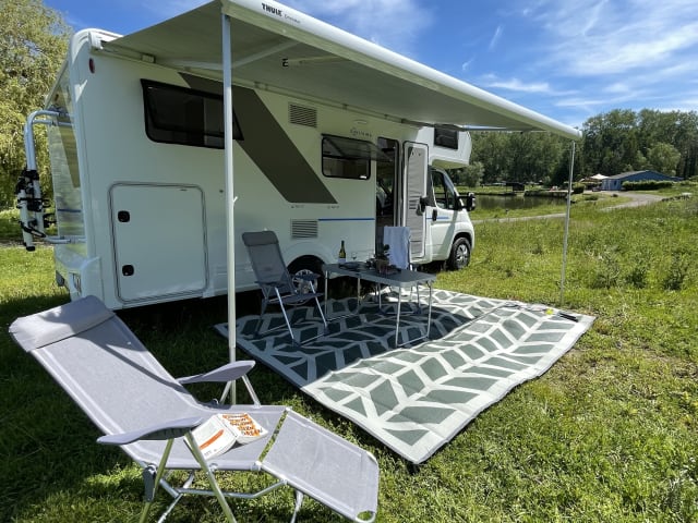 King IV – Nieuwe en luxe 5-persoons alkoofcamper