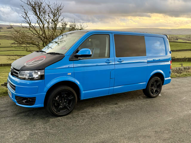 Luxury Clean 3 Berth VW Transporter for hire 