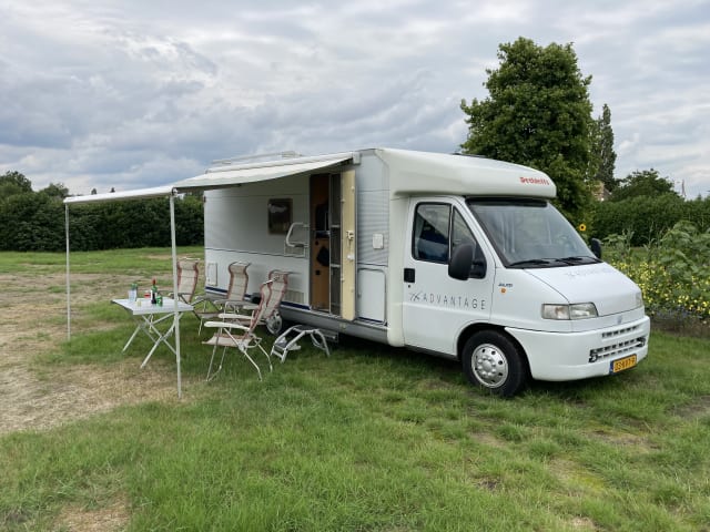 Komfortabler 4p Dethleffs Camper – 2001