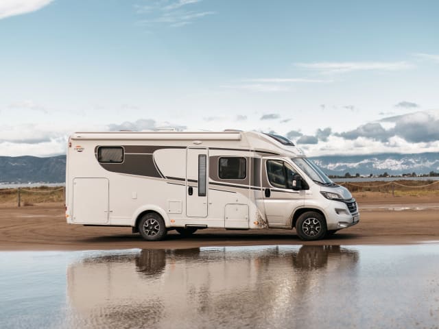 Carado T448 (bj 2022) – Lits de camping-car très luxueux - Automatique - Entièrement équipé - Moderne