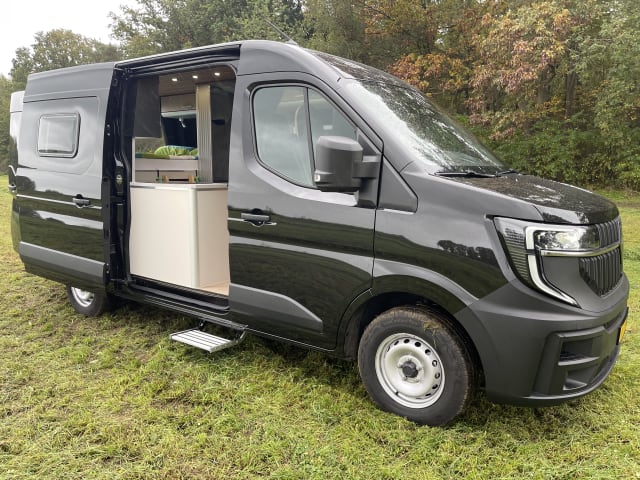 Houseonwheels 2 – Renault master buscamper jan 26 100 KM douche/ toilet ruimte standkachel.