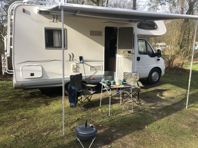 Camping-car alcôve 4/5 personnes; comme Backpacking, mais maintenant avec la famille !