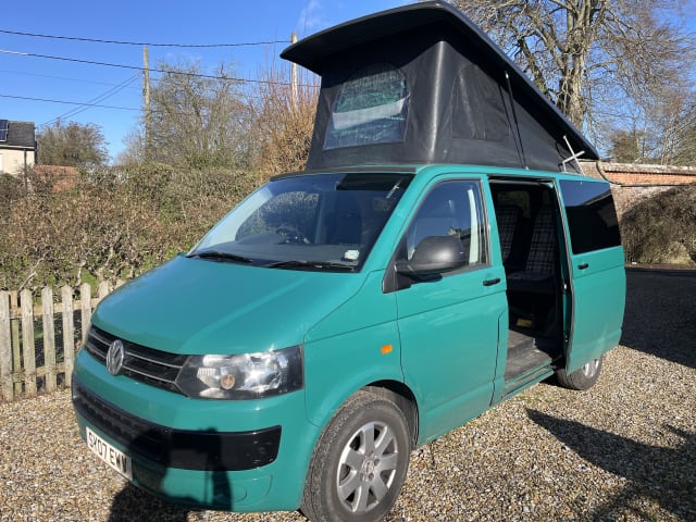 Poppy – Volkswagen Wohnmobil mit 4 Schlafplätzen aus dem Jahr 2007