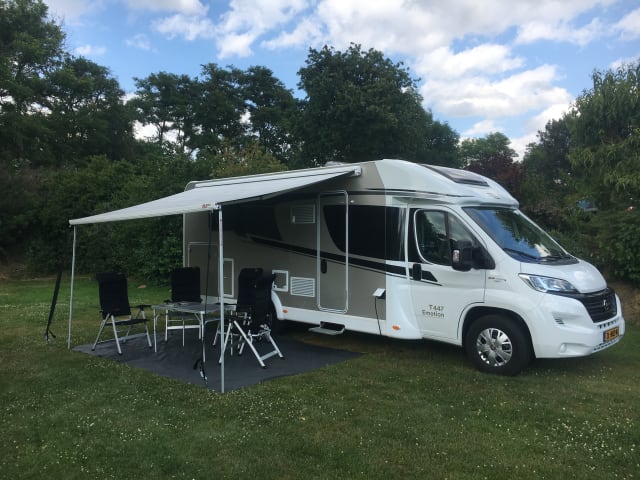 Carado T338 Automaat – Ruime 4 persoons camper voor ultiem vakantie plezier!