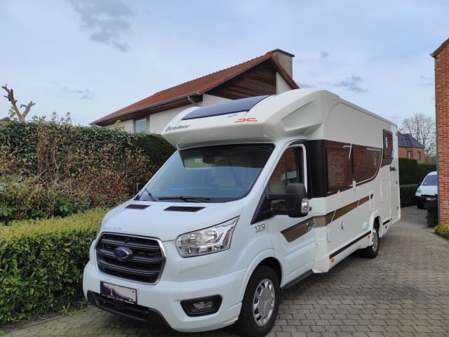 Benny – Nice camper for 4 people from 2022