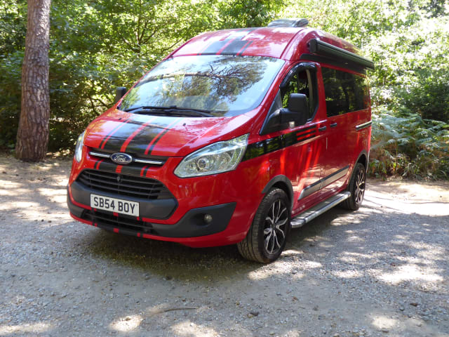 Tom – Ford Transit haut de gamme personnalisé. l'île de Wight