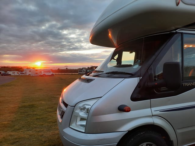 Family 6 berth Hymer alcove from 2007