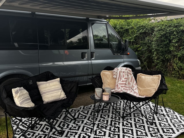 4p Ford campervan uit 2003