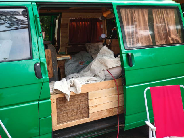 Kikker – 4p Volkswagen bus uit 2000