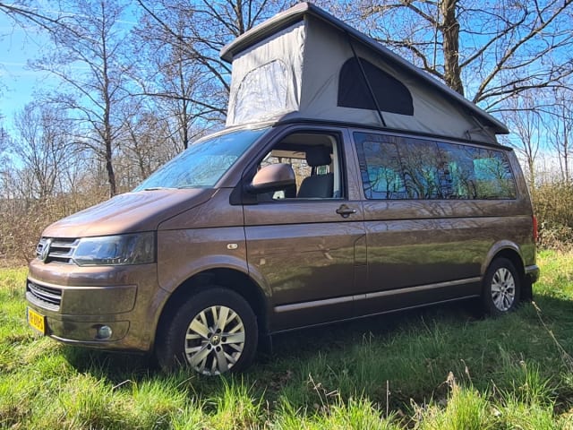 Volkswagen camper met ruim interieur 