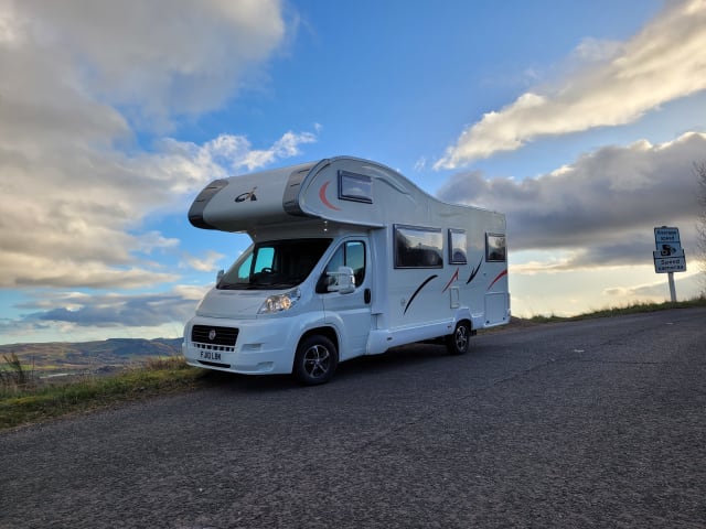 Marta – Familie Fiat Carioca 706 6Berth/6Belt Camperverhuur