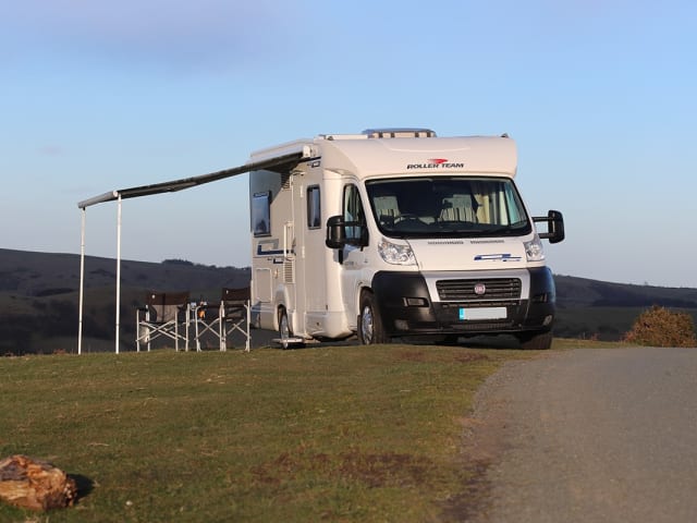 Auto_Roller 694 – Wohnmobilvermietung mit 4 Schlafplätzen - Vollständig versichert