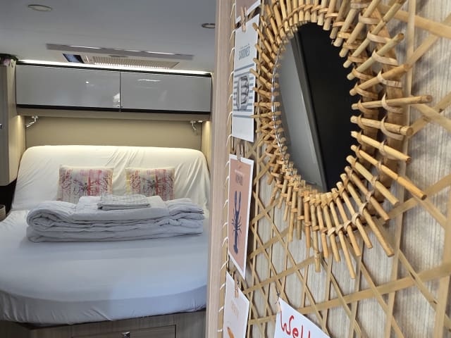 Fijne compact camper | Adria | 2p – En vacances avec notre camping-car moderne de 2022.