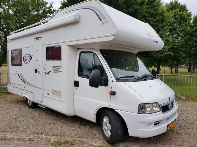  Te Huur  4/6 persoon camper LMC Fiat Ducato Alkhoof  2.3 jtd